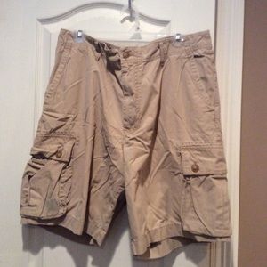 Men’s J Crew cargo shorts SZ 35